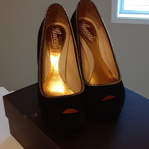 Shoes - Picture 5 of 6